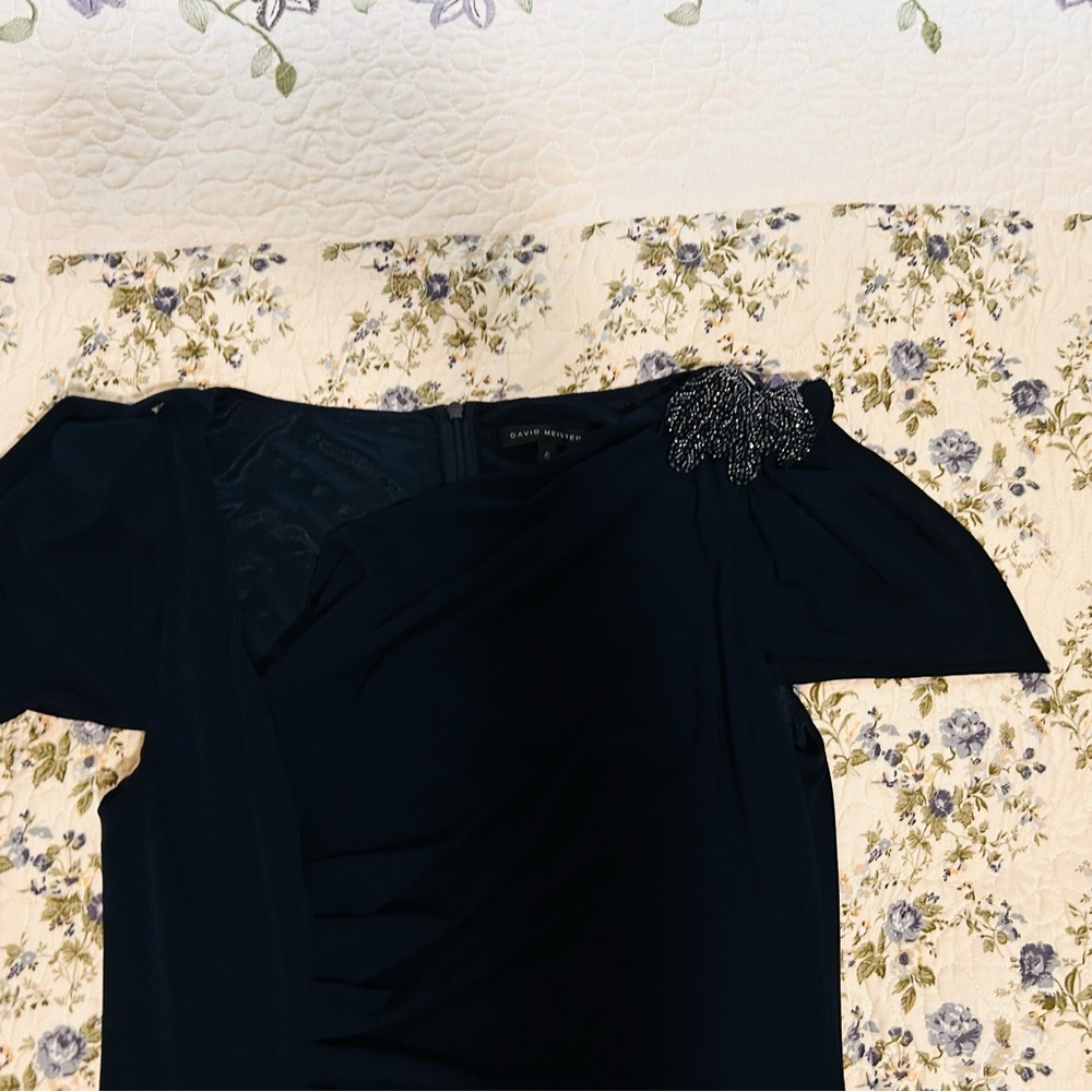 Elegant Black Dress with Embellished Shoulder